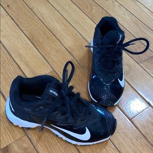 Boys baseball spikes size 10c